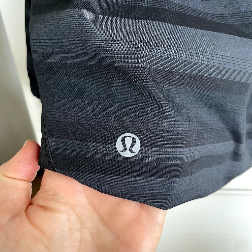 Lululemon Run Hustle Black and Grey Stripe Poncho Jacket Size 8 - Picture 8 of 10